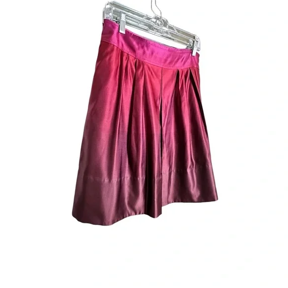 5 for $40 SALE!
Ann Taylor Pink to Dark Red Satin Ombré Bubble Skirt 8 POCKETS - Picture 4 of 10